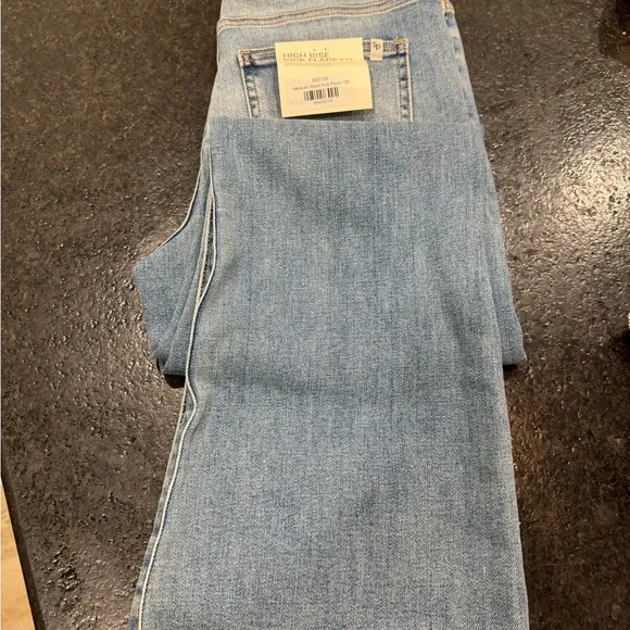 Sneak Peek High Rise Jeans - Medium Wash - NWT - Picture 2 of 5